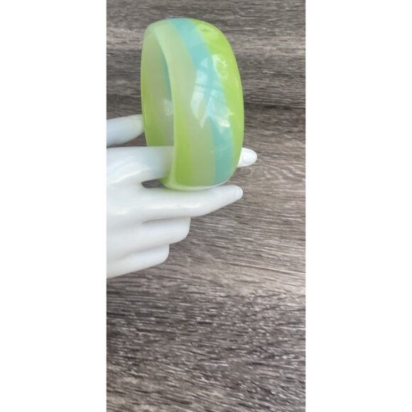 Vintage Lucite Acrylic Wave Bangle Bracelet Blue Turquoise Moonglow Sz 8” - Picture 8 of 8